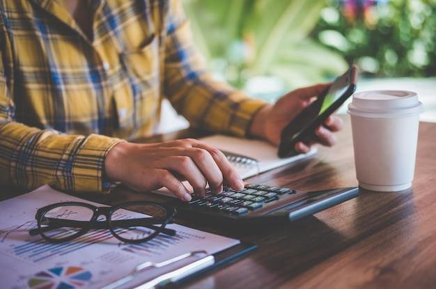 Mengevaluasi Opsi Perbankan Untuk Akses Cepat ke Dana yang Dibutuhkan untuk Pelepasan Jaminan Darurat