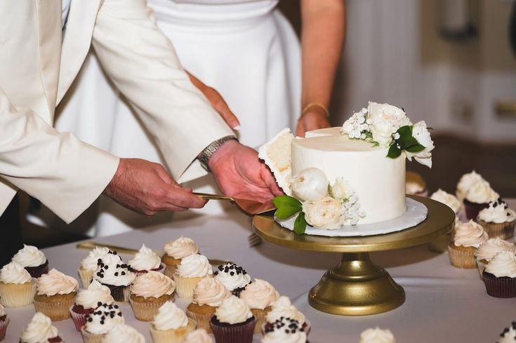 Kue pengantin Dubai, dirancang untuk menyenangkan dan dikirim dengan hati -hati